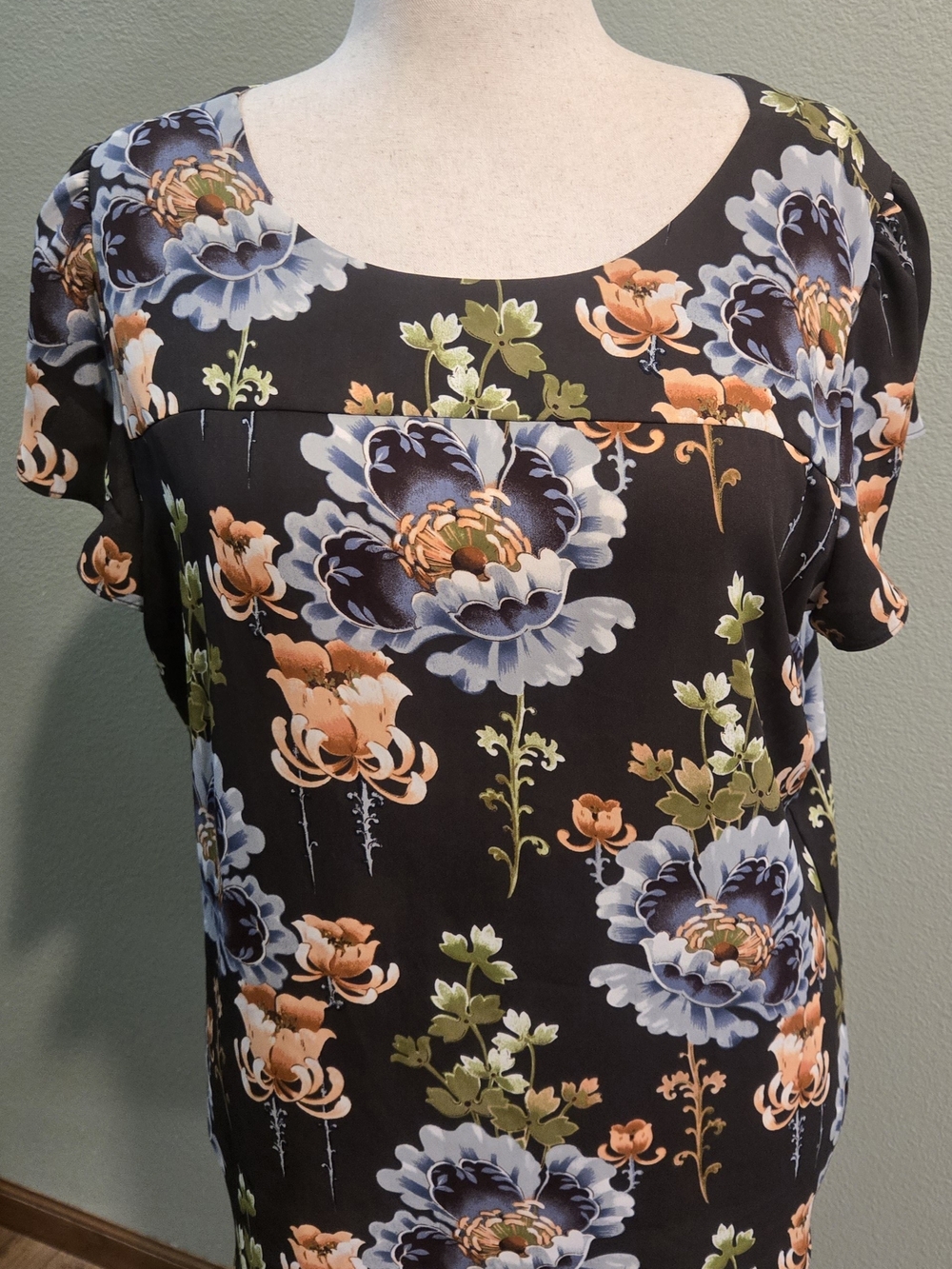 LOFT Brown Floral Scoop Neck Blouse with Blue & Peach Blooms -XL